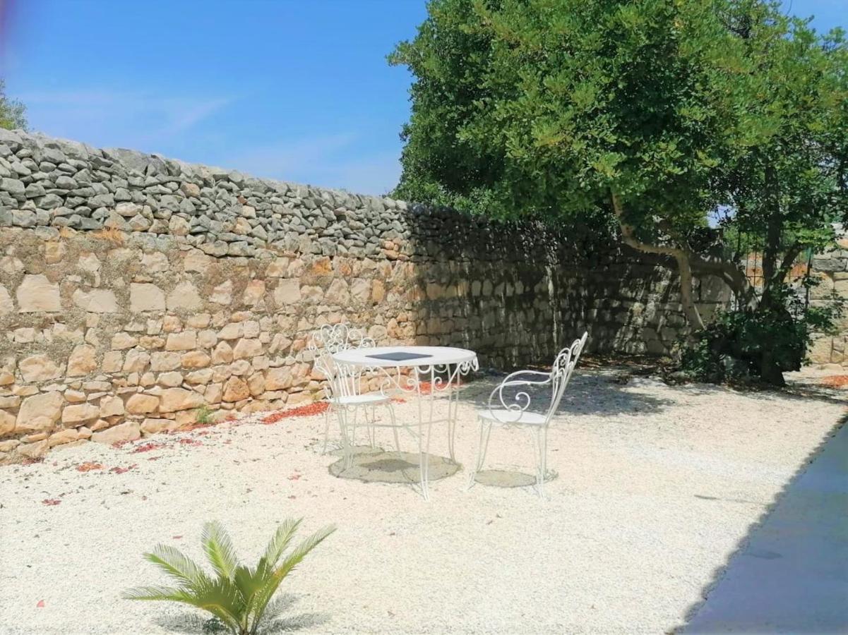 Il Baglio Di Kharrub Rural Guest House Pozzallo Exterior foto