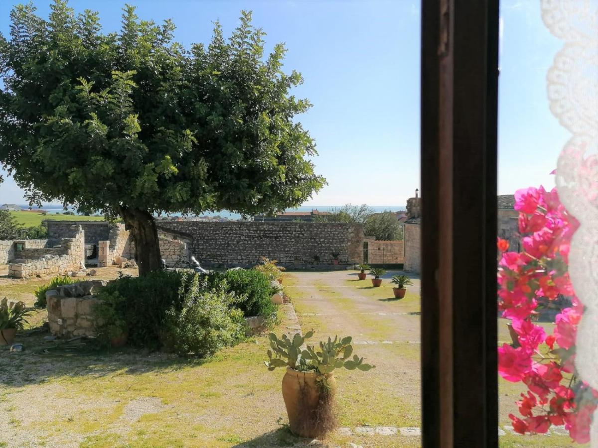 Il Baglio Di Kharrub Rural Guest House Pozzallo Exterior foto
