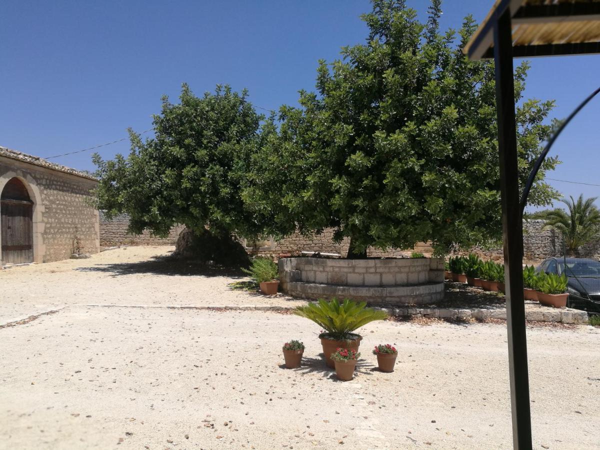 Il Baglio Di Kharrub Rural Guest House Pozzallo Exterior foto