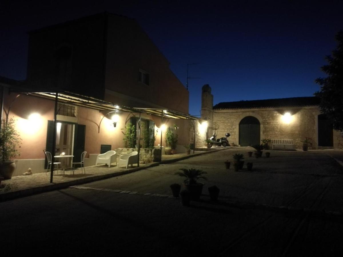 Il Baglio Di Kharrub Rural Guest House Pozzallo Exterior foto